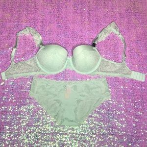 Victoria’s Secret Bra and Panty set 34D/S NWT